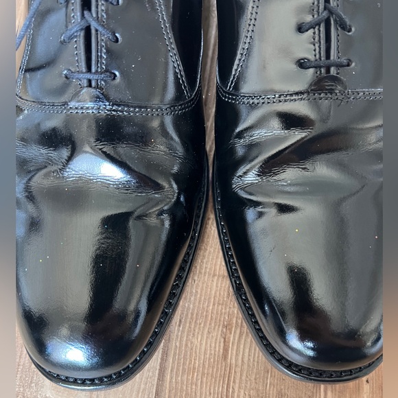 Allen Edmonds Men’s Hillcrest Oxford Shoes - Picture 4 of 7